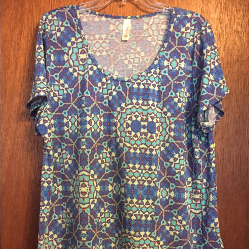 LulaRoe 2x Classic T
